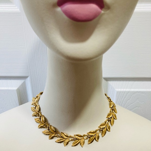 TRIFARI VINTAGE GOLD CHOKER - Picture 1 of 5